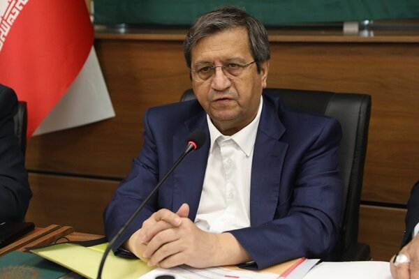 همتی: فروپاشی اقتصادی با بیانیه سیاسی تحقق نمییابد