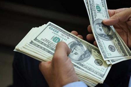 عرضه دلار در بانک‌ها ۷۰ برابر تقاضای روزانه/ بازار با کمبود عرضه مواجه نیست