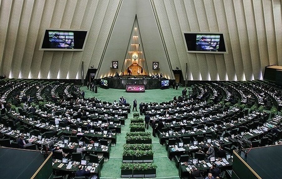 نهادسازی مالی و بهرهگیری از ظرفیتهای بازار سرمایه، بیمه و بانکها برای تأمین مالی تولید، توسعه و بازسازی کشور ضروری است