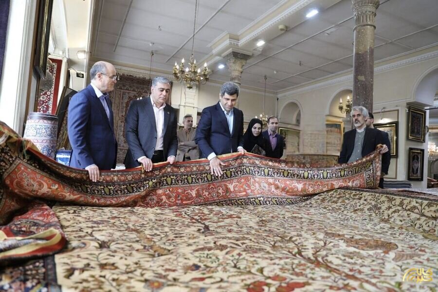 امکان عرضه گواهی سپرده کالایی و حراج فرش در بازار فیزیکی بورس کالا وجود دارد