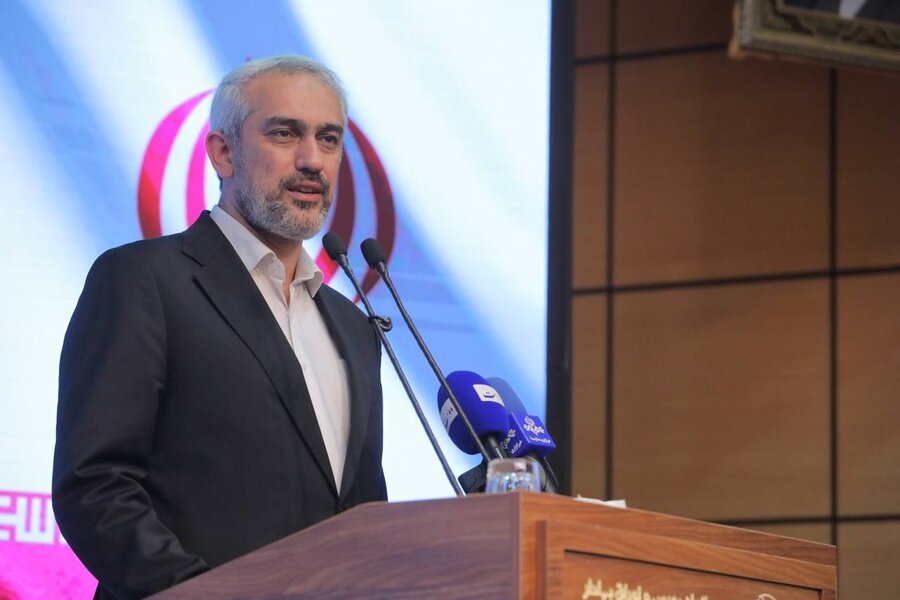 صندوق‌های ارزی می‌توانند منابع خارج‌شده از چرخه اقتصاد را به مسیر سرمایه‌گذاری بازگردانند/ صندوق‌های ارزی یکی از محورهای طرح «رویش» برای سرعت بخشیدن به نرخ رشد سرمایه‌گذاری در اقتصاد ایران به‌شمار می‌آیند + ویدئو