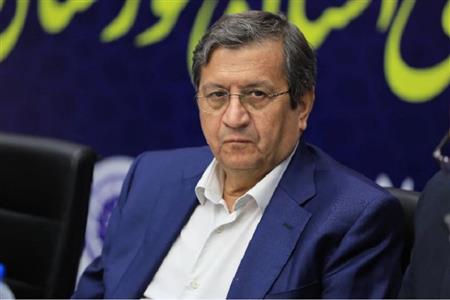 همتی: بانک مرکزی به‌موقع و با قدرت در بازار ارز مداخله خواهد کرد