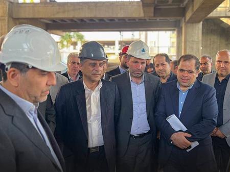 بازدید مدیران ارشد گروه سرمایه‌گذاری مسکن و بورس تهران از مرکز مالی زنجان
